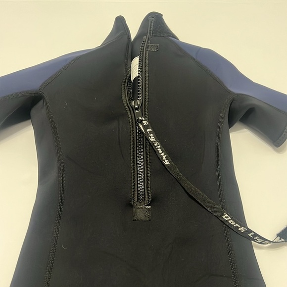 Dark Lighting Kids Wetsuit for Boys and Girls, size 6 - Picture 3 of 8